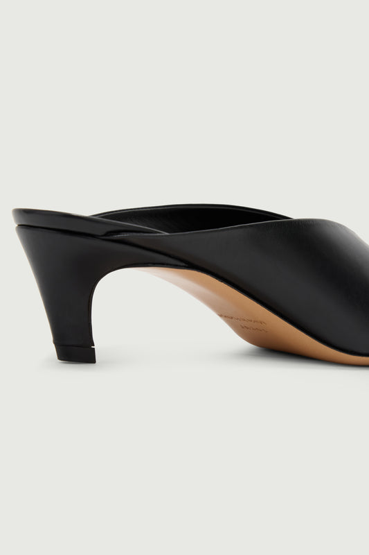 Mules Amalie – Schwarzes Leder mit Absatz – Soeur