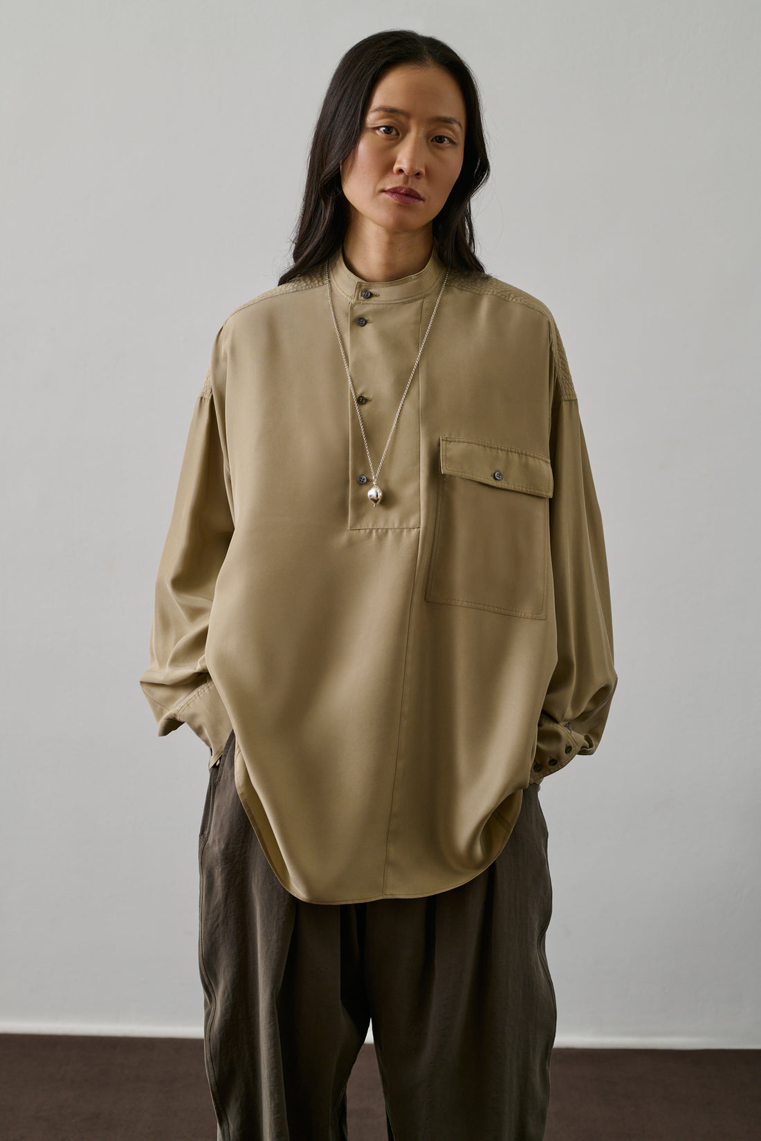 Glasgow Shirt Beige Silk Woman Delivery to Germany