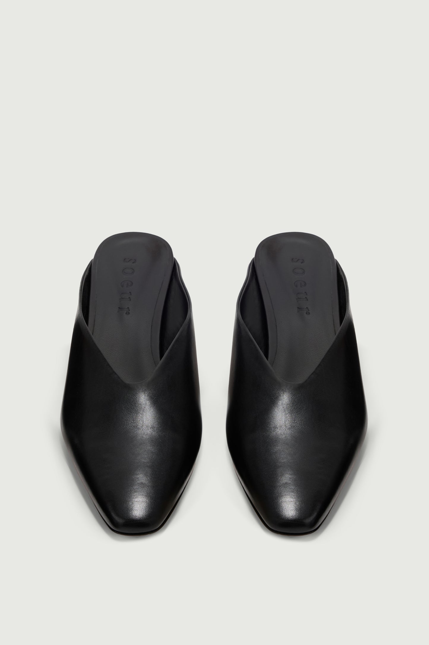 Mules Amalie – Schwarzes Leder mit Absatz – Soeur